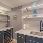 Exclusive-Walk To Golf, Shopping & Dining-King Bed N268